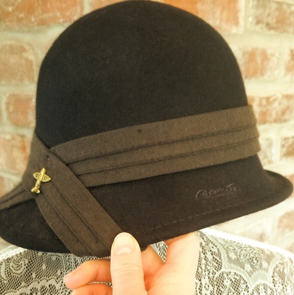 Goorin Bros Asymmetrical Cirrus Wool Cloche - Picture 4 of 4